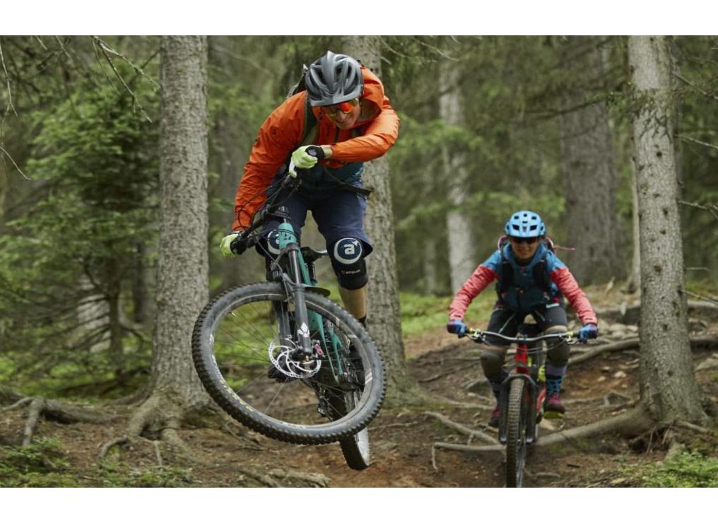 Mountainbiken im Wald