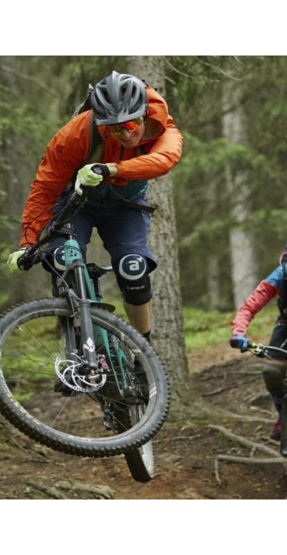 Nel bosco con la mountainbike